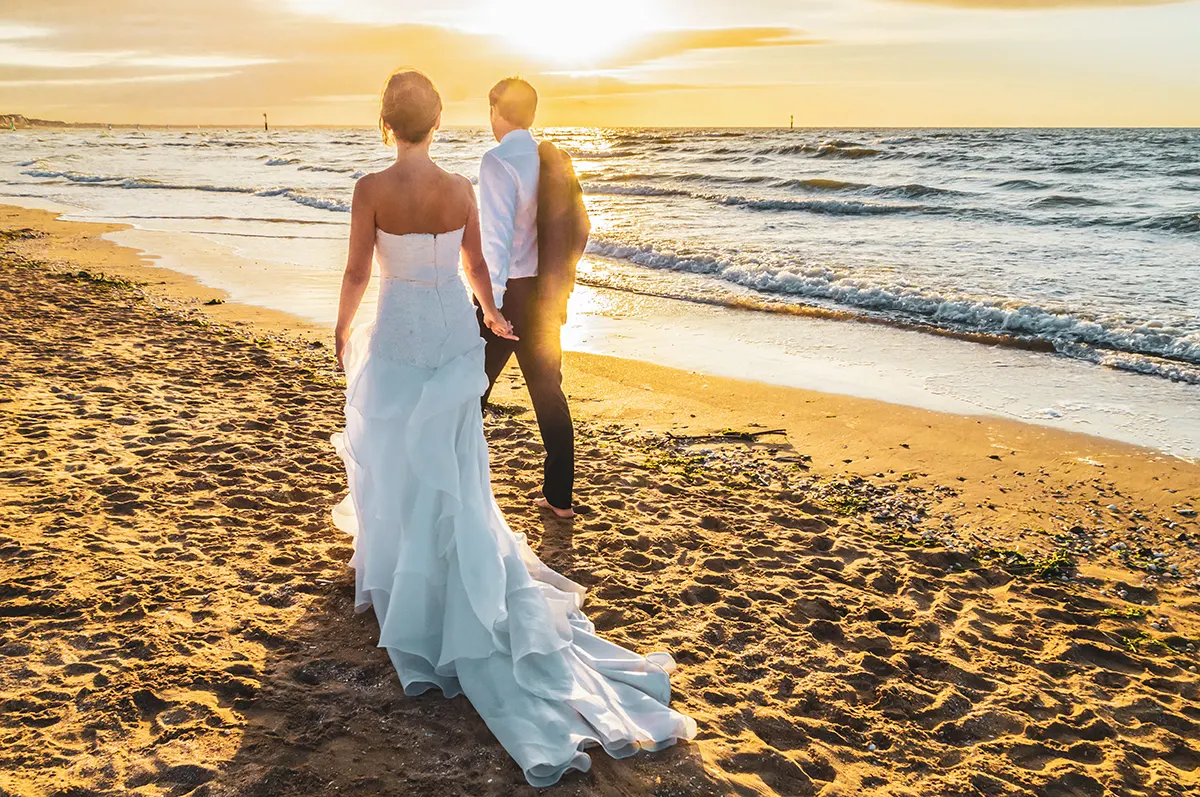 Deauville-photo-couple-mariage-trash-the-dress-plage-normandie-reveure-photographe