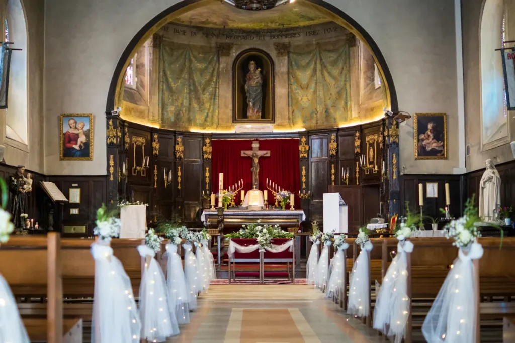 Intérieur Eglise Bonnières sur Seine (78) - Décoration mariage - Rev'Eure
