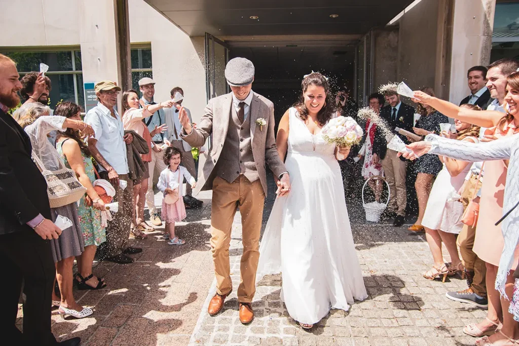 Sortie Mairie cérémonie mariés couple - Photographe Vidéaste Professionnel mariage Rev'Eure