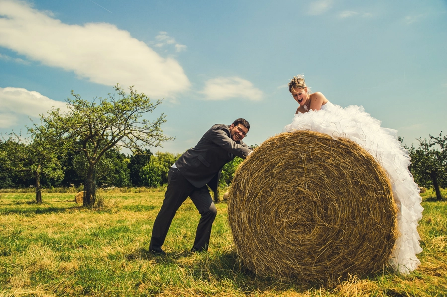 Champetre-photo-couple-mariage-trash-the-dress-champ-ble-eure-normandie-reveure-photographe (2)