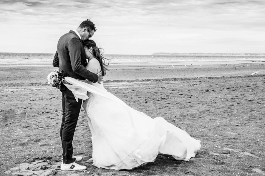 Deauville-photo-couple-mariage-trash-the-dress-plage-normandie-reveure-photographe (1)