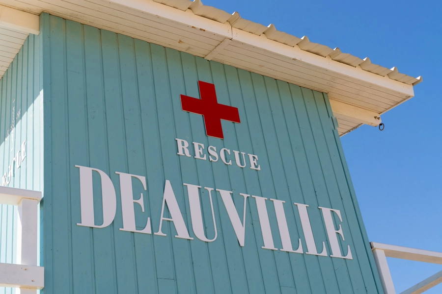 Deauville-photo-couple-mariage-trash-the-dress-plage-normandie-reveure-photographe (20)