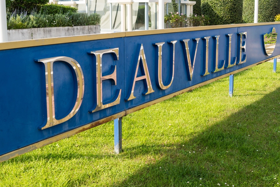 Deauville-photo-couple-mariage-trash-the-dress-plage-normandie-reveure-photographe (24)