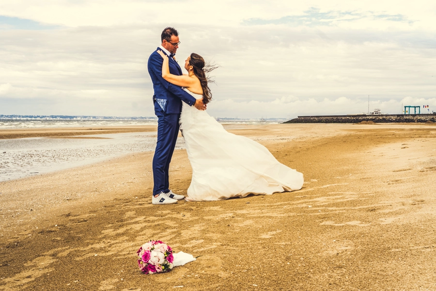 Deauville-photo-couple-mariage-trash-the-dress-plage-normandie-reveure-photographe (5)