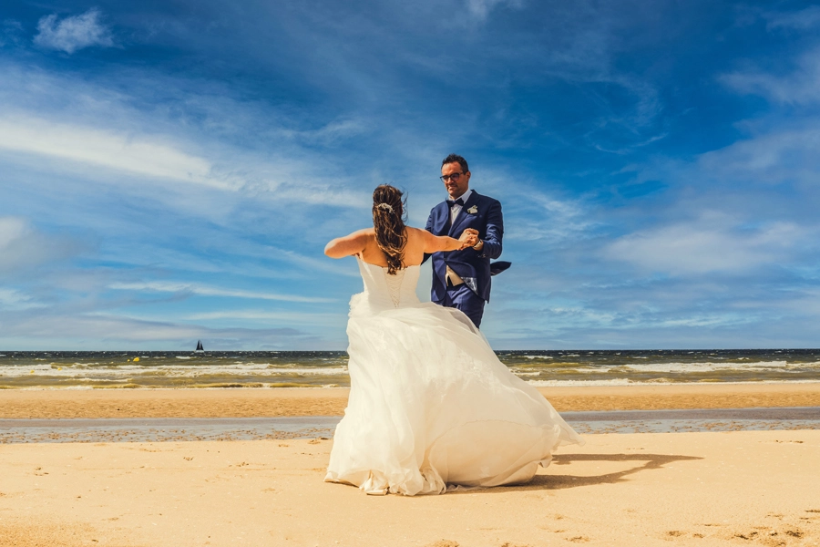 Deauville-photo-couple-mariage-trash-the-dress-plage-normandie-reveure-photographe (7)