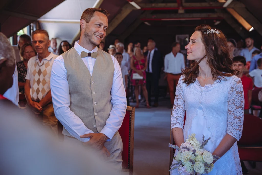 Mairie-couple-alliance-Mariage-reveure-photographe-videaste-videaste-27