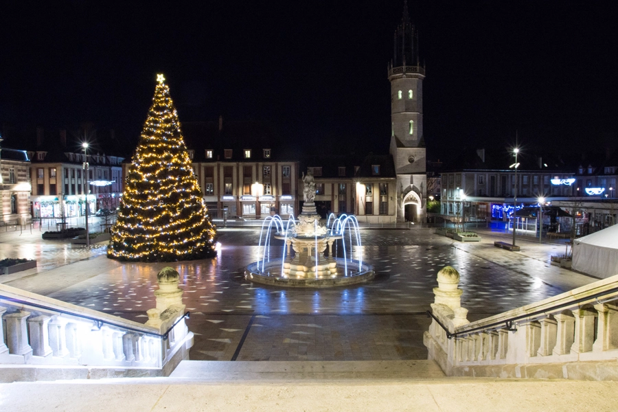 Place-de-hotel-de-ville-evreux-reveure