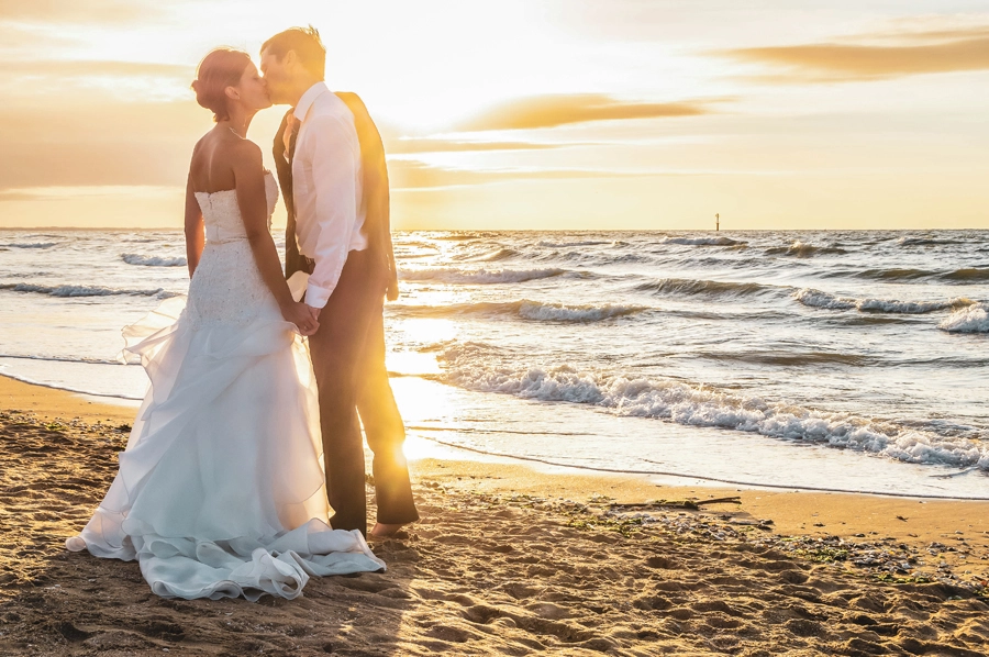 couple-deauville-cabourg-photo-plage-mariage-photographe-after-day-mer-reveure-calvados-14