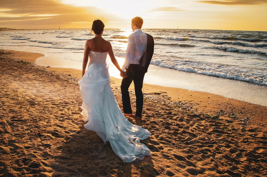 couple-deauville-cabourg-photo-plage-mariage-photographe-after-day-mer-reveure-calvados-14