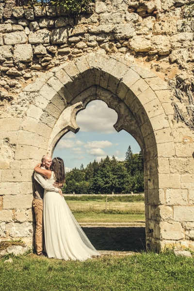 photo-couple-mariage-abbaye-de-mortemer-trash-the-dress-normandie-reveure-photographe (7)