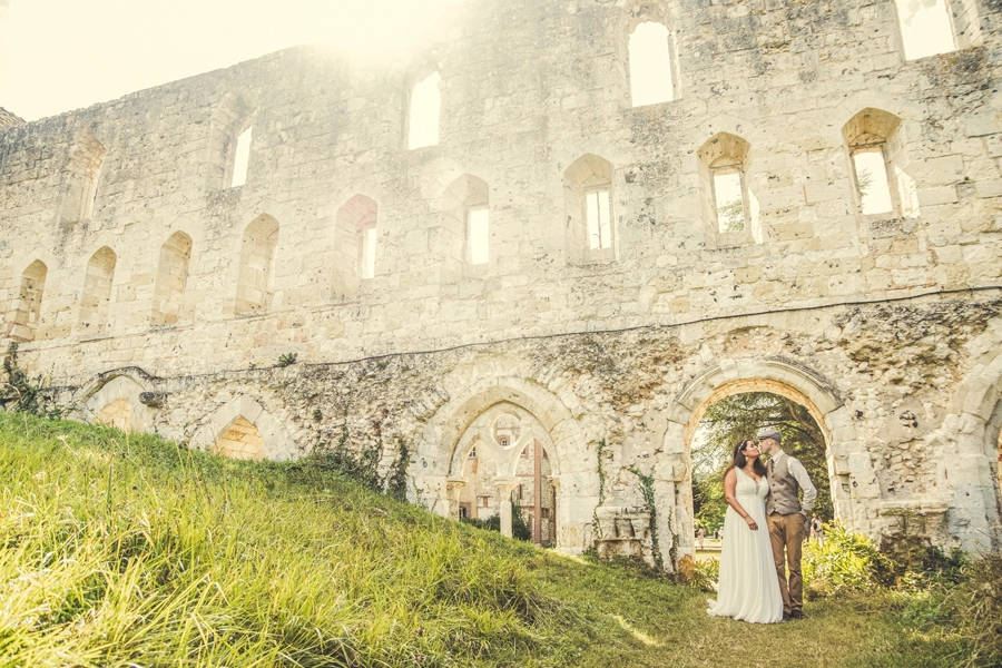 photo-couple-mariage-abbaye-de-mortemer-trash-the-dress-normandie-reveure-photographe (6)