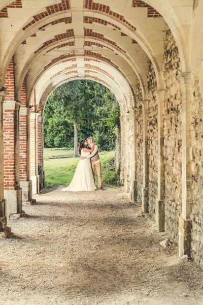 photo-couple-mariage-abbaye-de-mortemer-trash-the-dress-normandie-reveure-photographe (8)