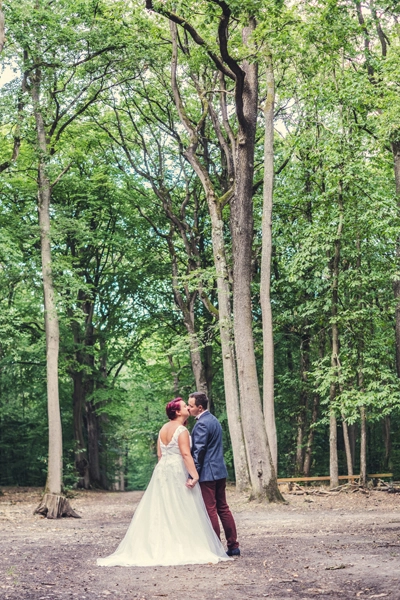 photo-couple-mariage-voie-ferree-gare-train-trash-the-dress-normandie-reveure-photographe (1)
