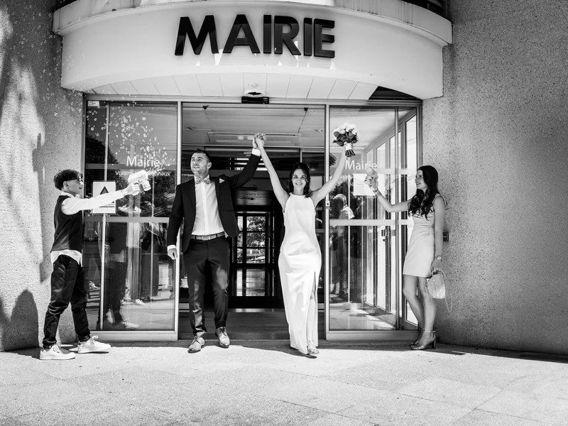 Sortie mairie mariés n&B Mariage photographe & vidéaste, photographer, filmaker wedding, ©Rev'Eure 27 75